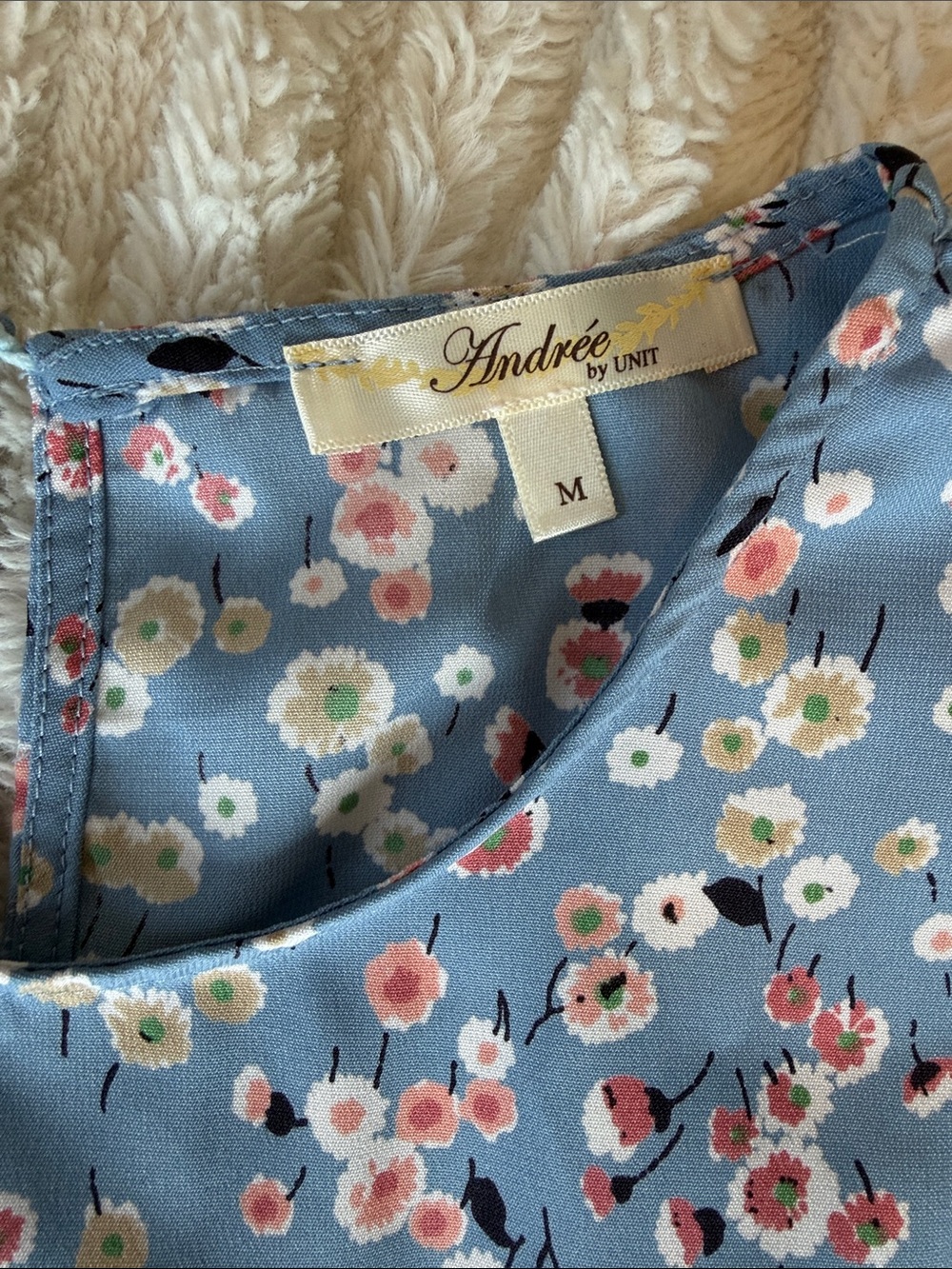 ANDREE BY UNIT light Blue Floral Cap Sleeve Blouse - Picture 2 of 8